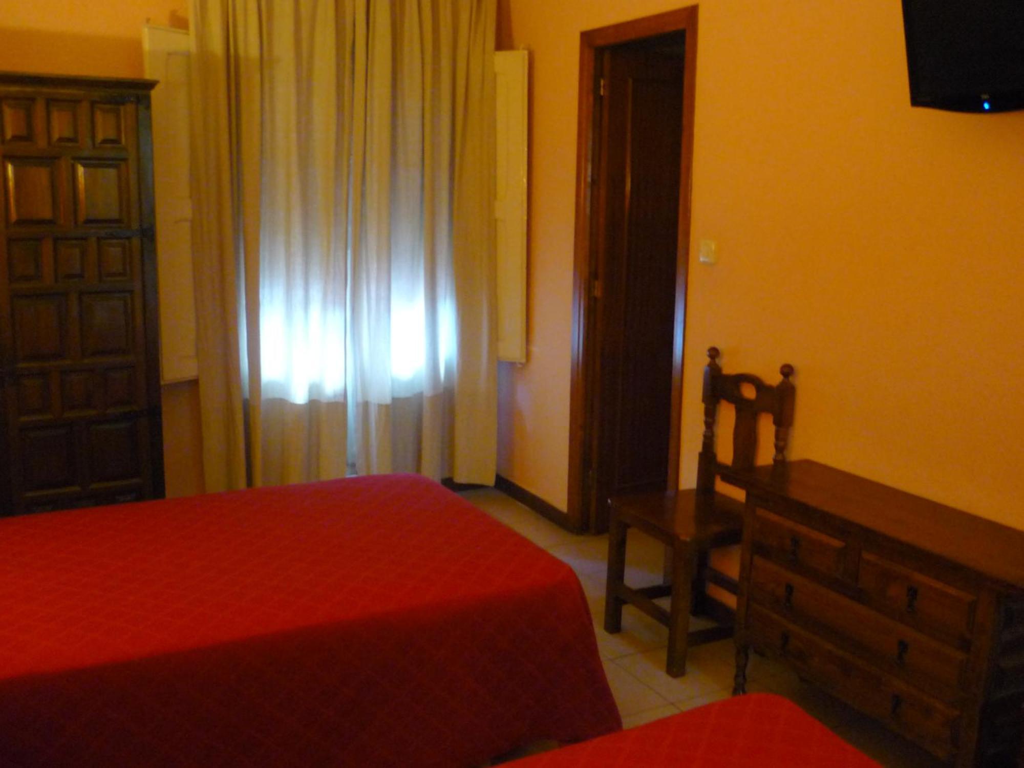 Hostal El Centro Huesca Zimmer foto